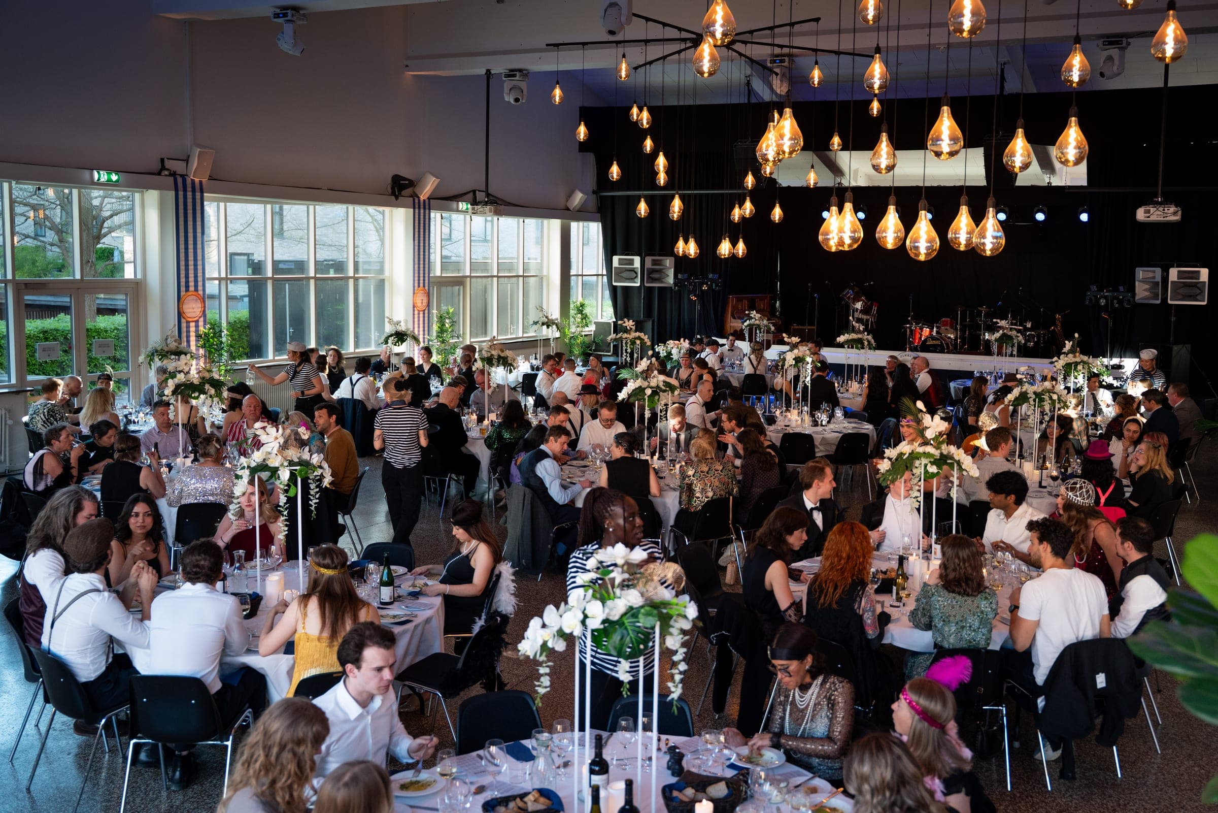 Firmafest med tivoli-tema og gallamiddag
