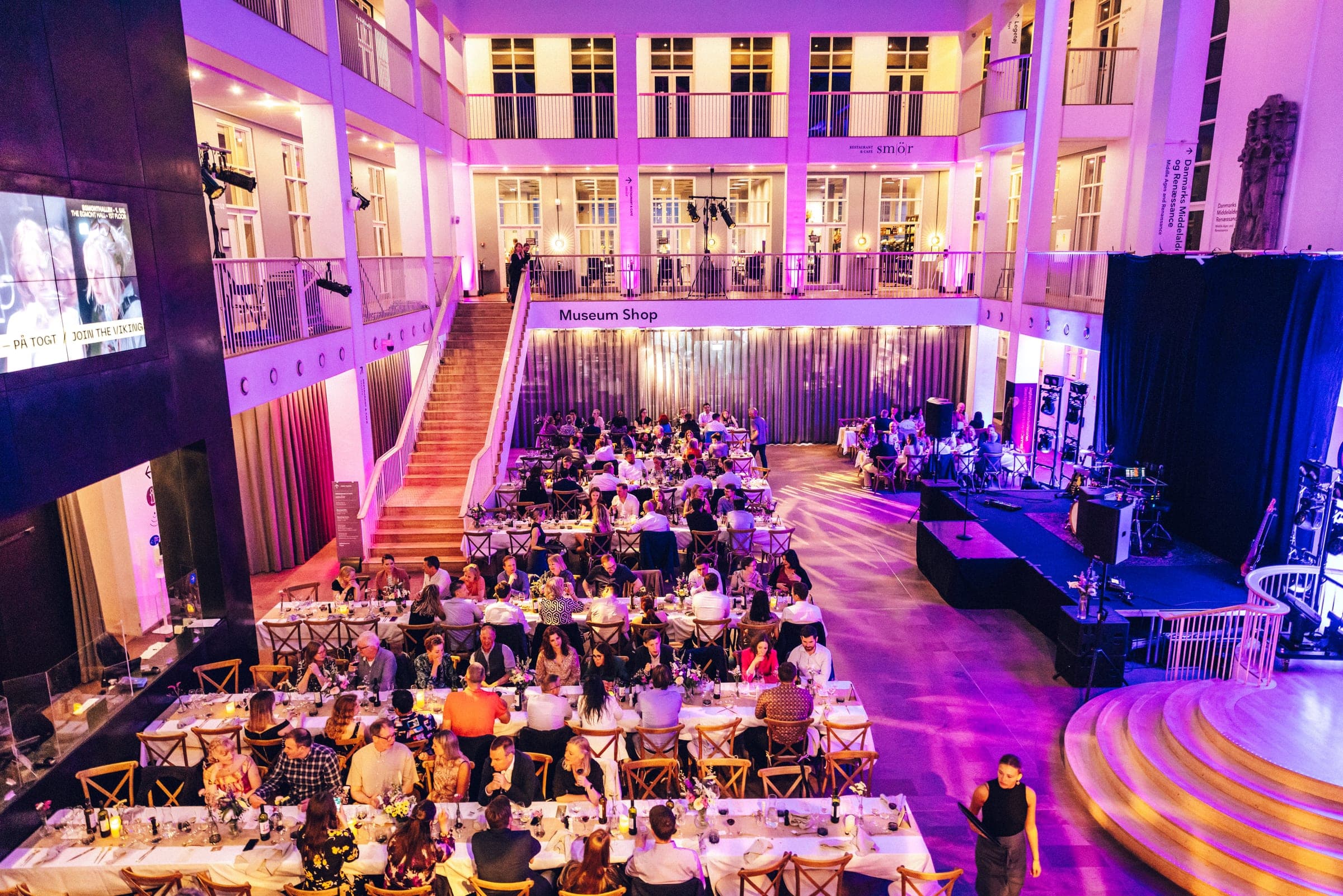 Firmafest med tivoli-tema og gallamiddag