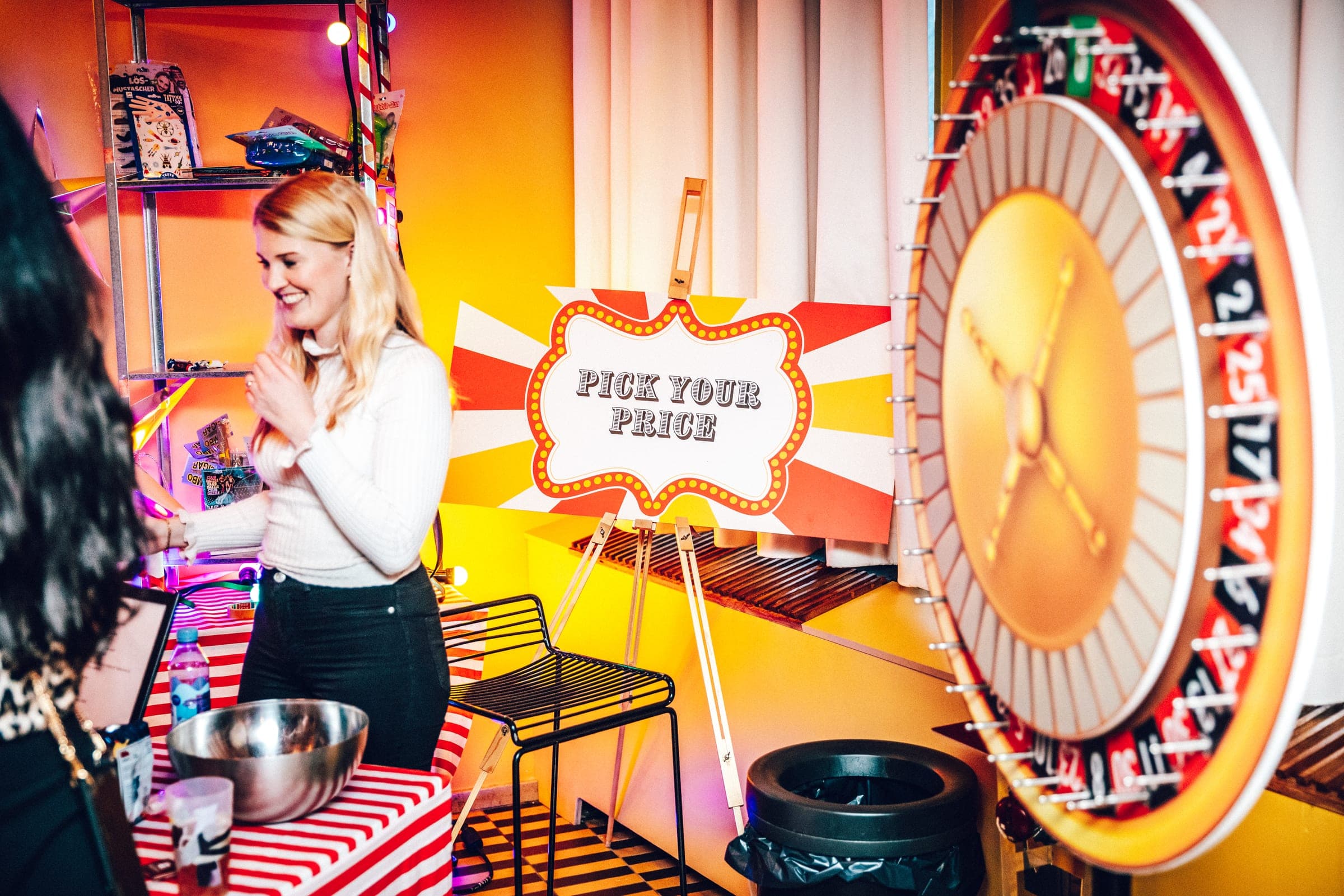 Firmafest med tivoli-tema og gallamiddag